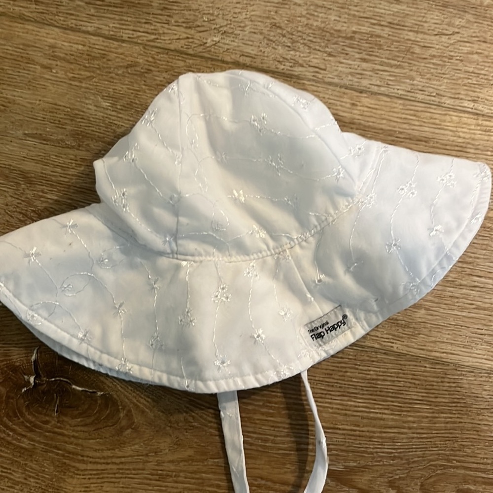 Flap Happy White Flower stitched Sun hat L - Picture 2 of 6
